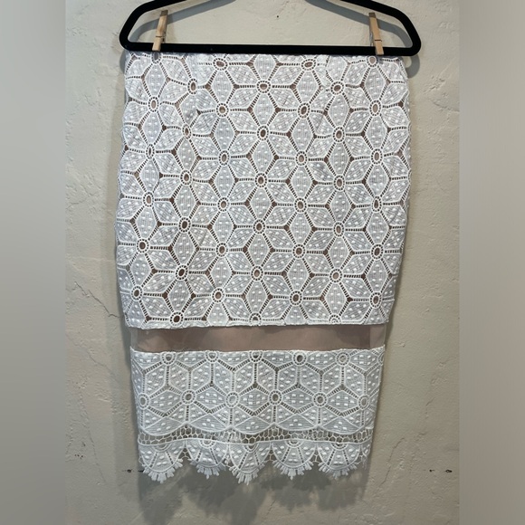 ENDLESS ROSE white lace skirt - Picture 4 of 5